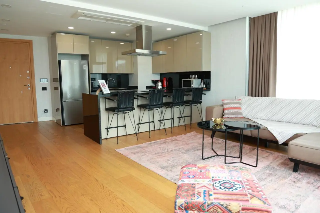 Deluxe 2BR Apartment Balcony 420