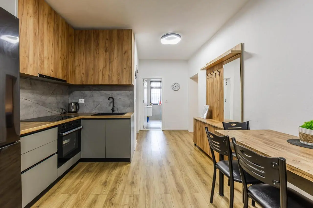 City Center Apartment Cozy 1BR with Patio by PikHost