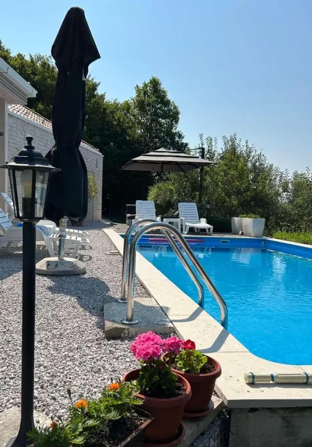 Woodrock Villa