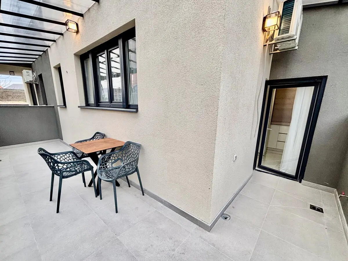 One-Bedroom Apartment with Terrace & Free Parking