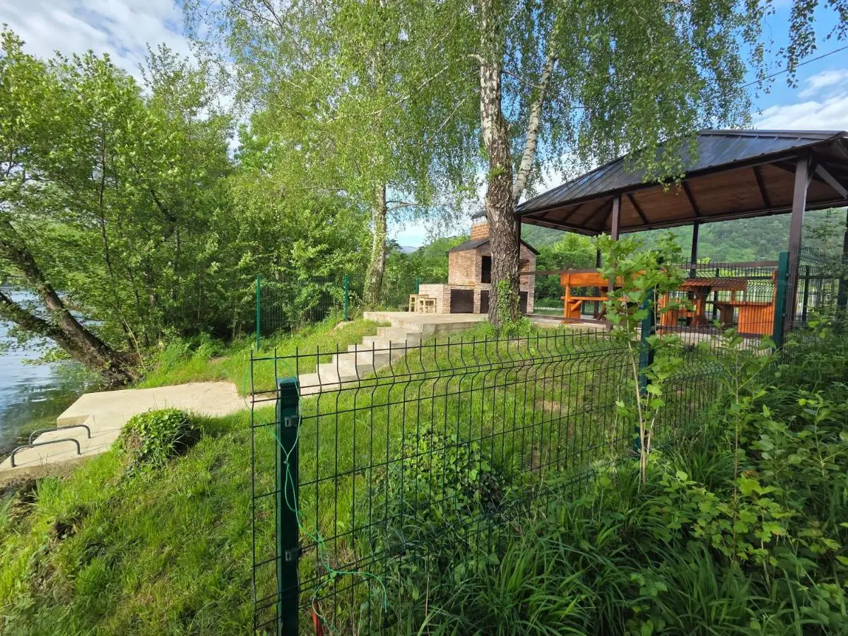 Villa Alisa - Luxury Riverside Escape