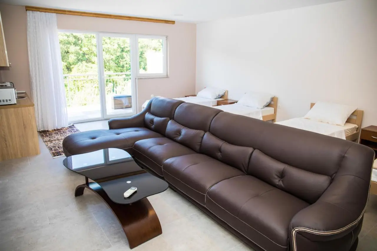Kovac Riverfront Apartments