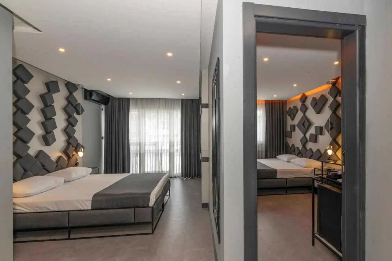 White Palace Hotel