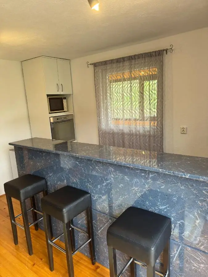 Lake House Ceric