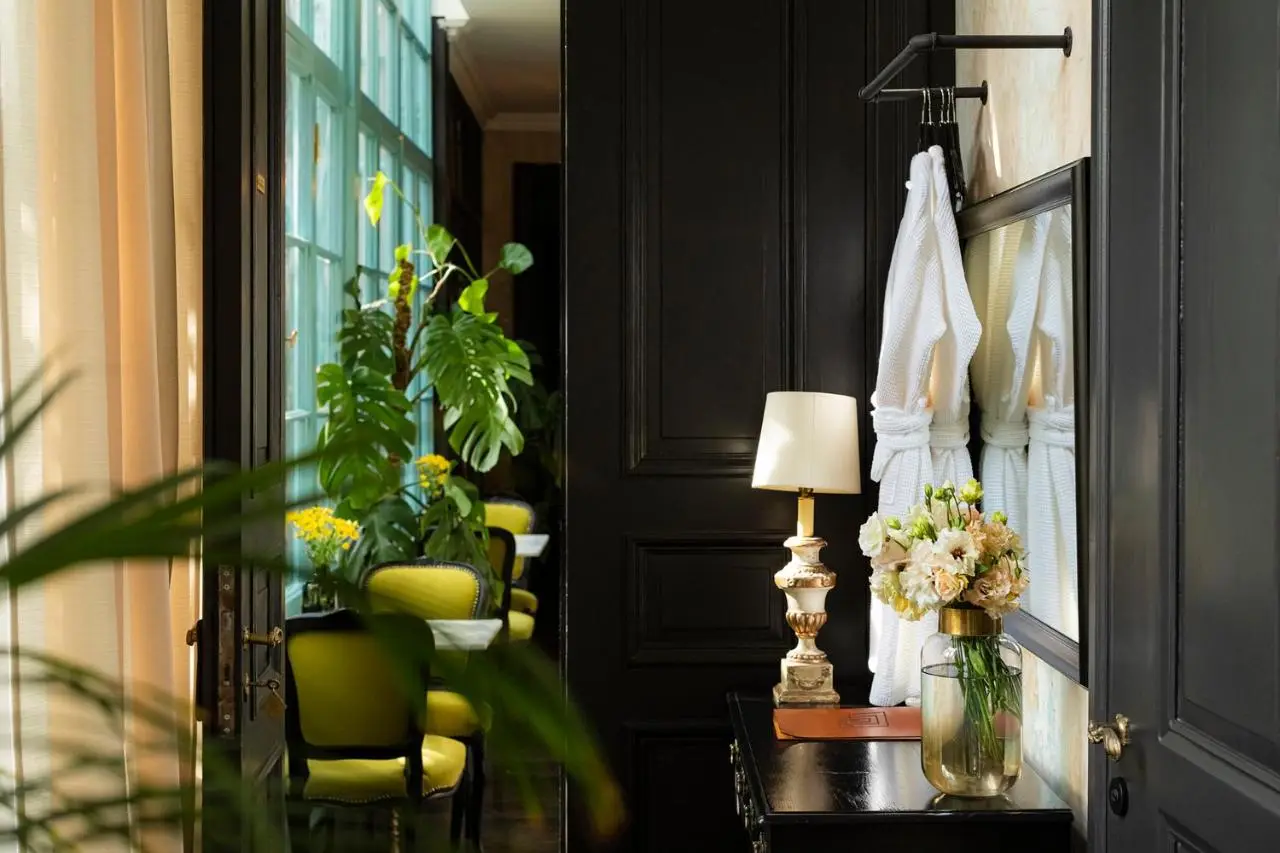 Unfound Door - Design Hotel