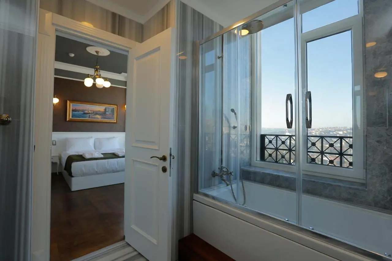 Art Nouveau Pera