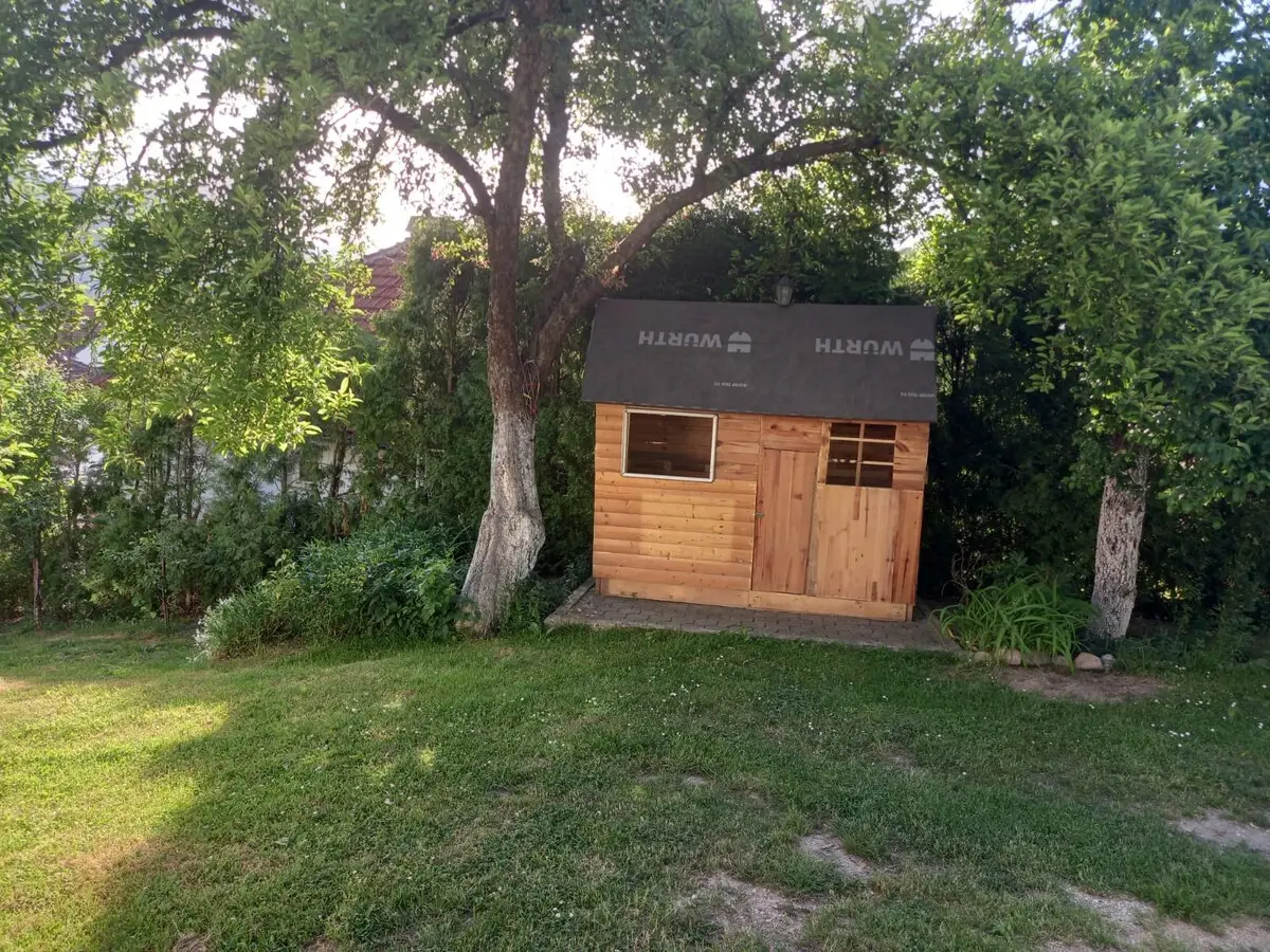 1-min to Bus /  House with Big Garden and BBQ