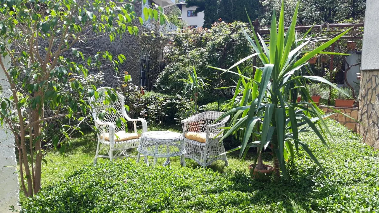 Modern&Cozy Bosnian house with GARDEN+FREE parking
