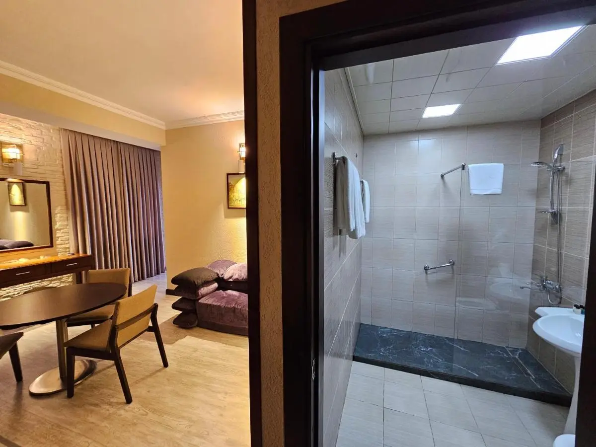 Crown Suites Hotel