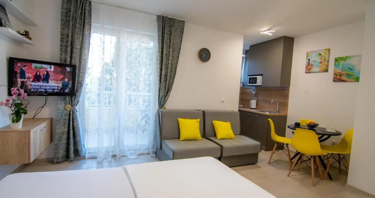 Studio Apartment Mia - free parking