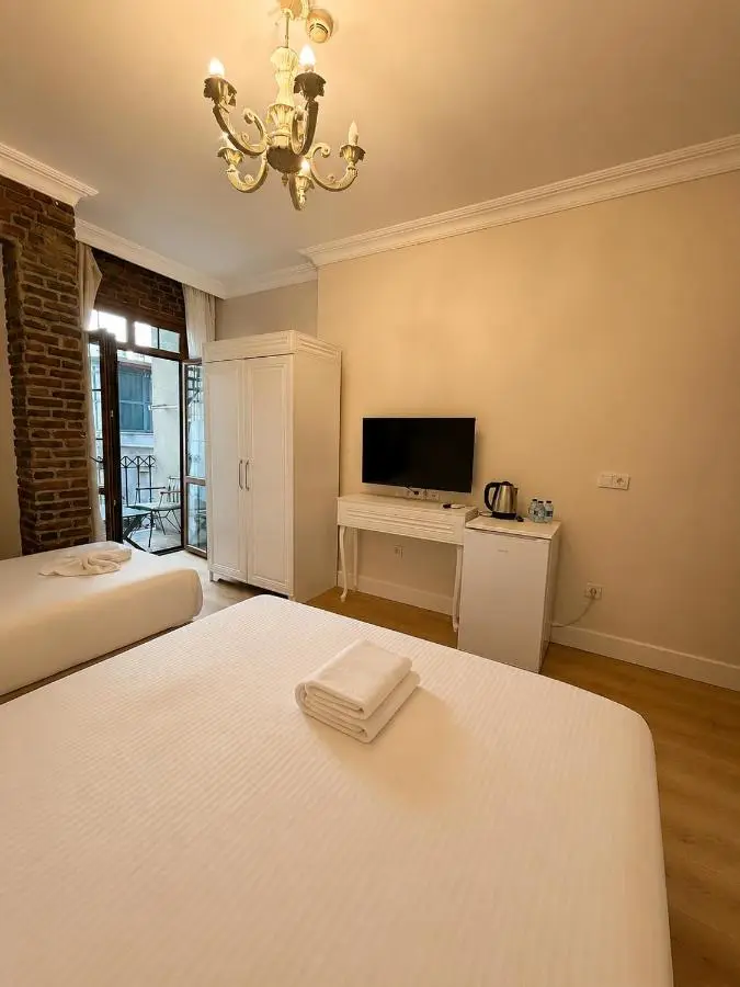 Royal Garden Suite and Hotel