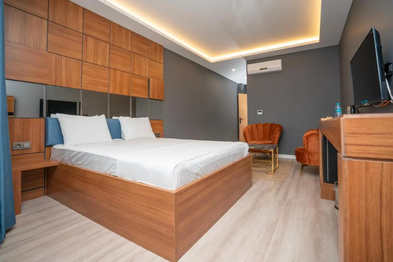 Center Suite