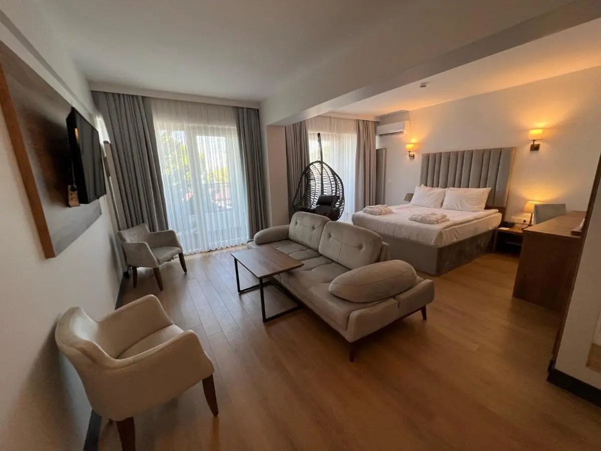 Lake Life Hotel