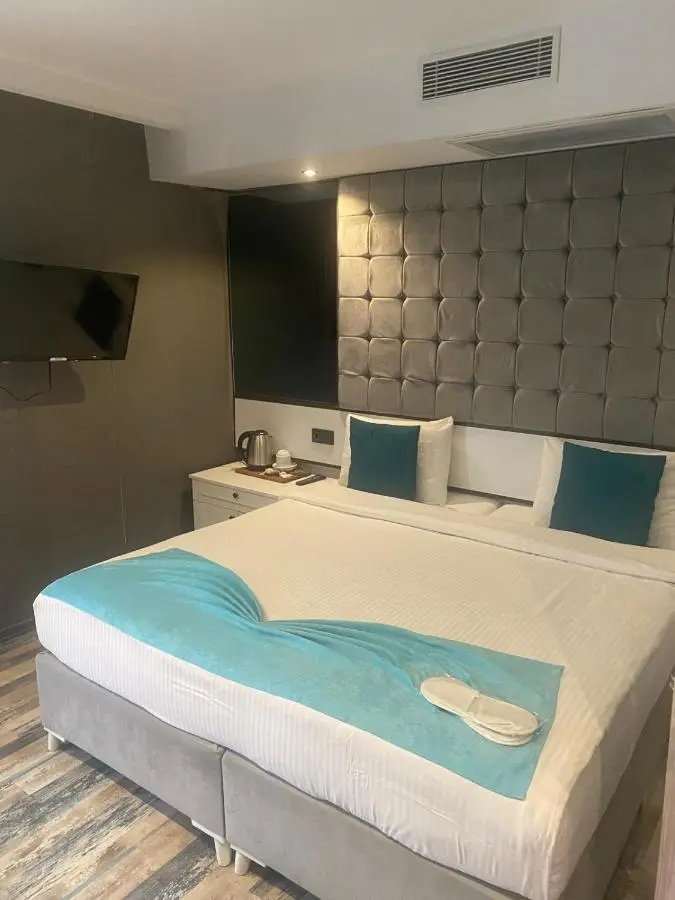 Hotel Blue Ottoman