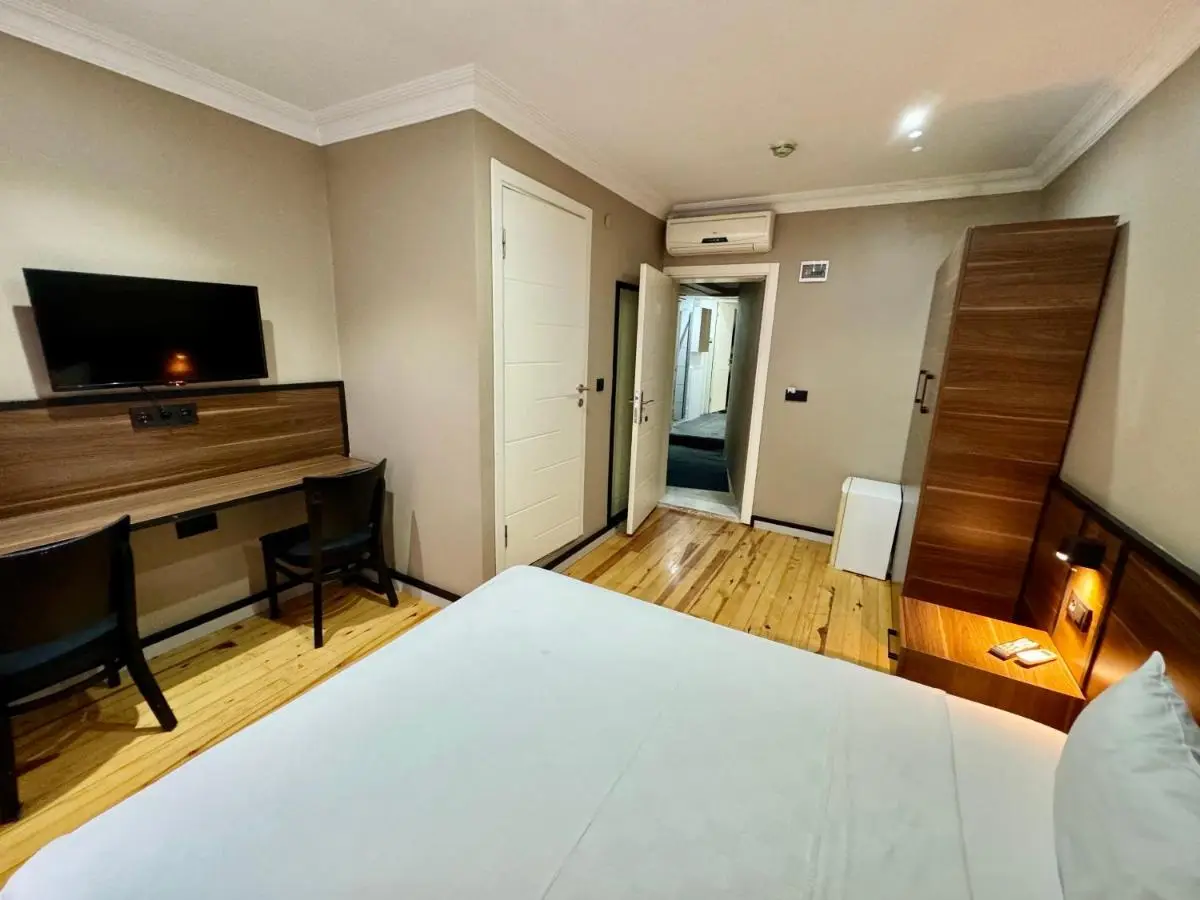 Aram Kerasi Rooms