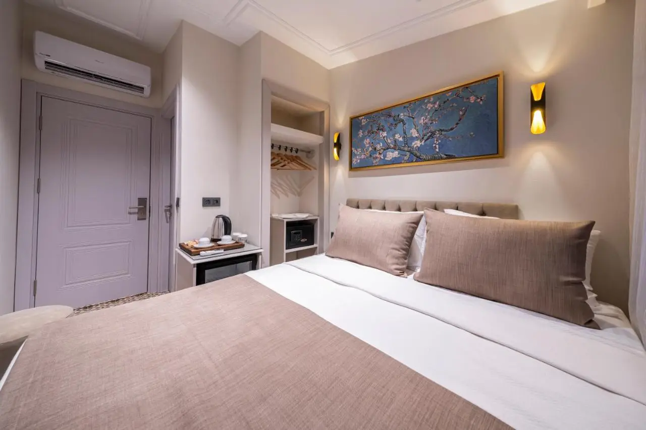 Pera Luna Premium Hotel