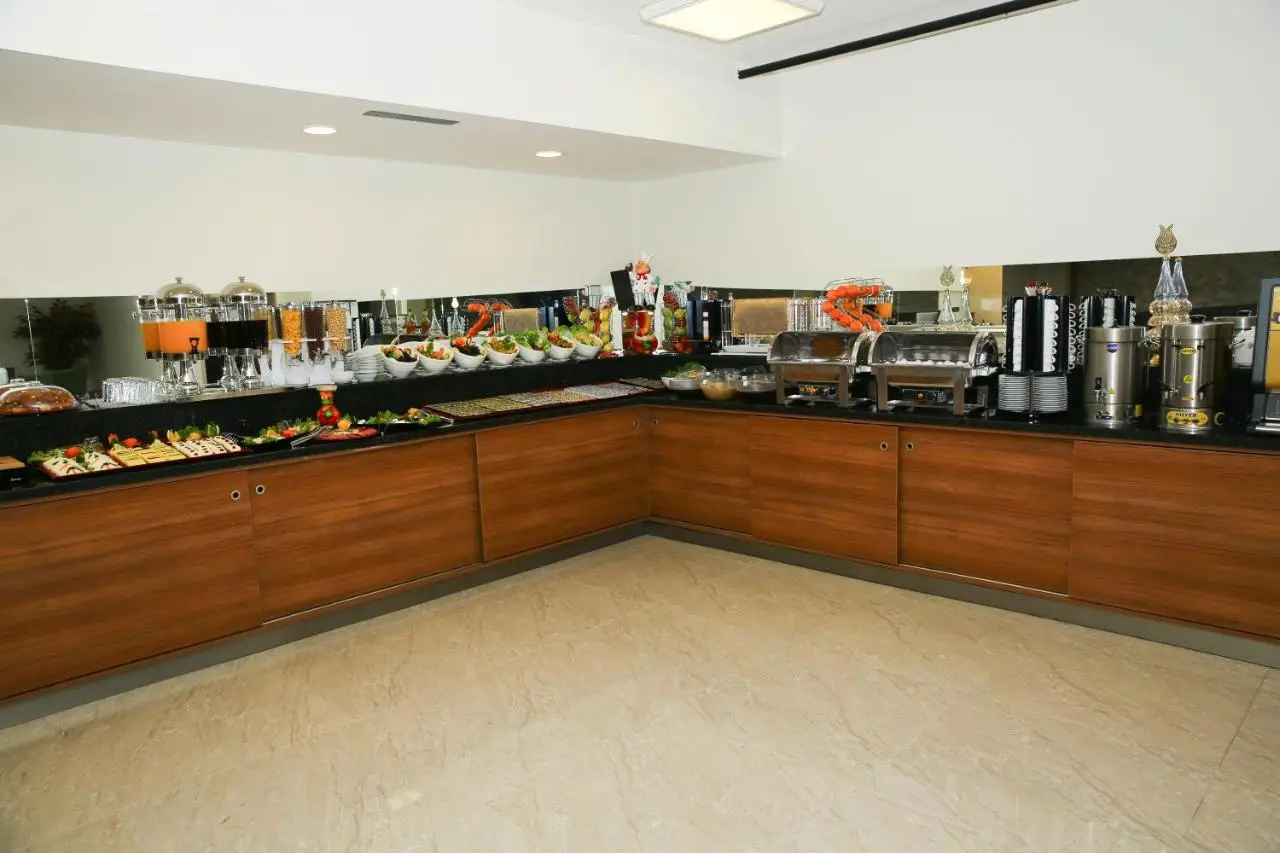 Golden Lounge Hotel