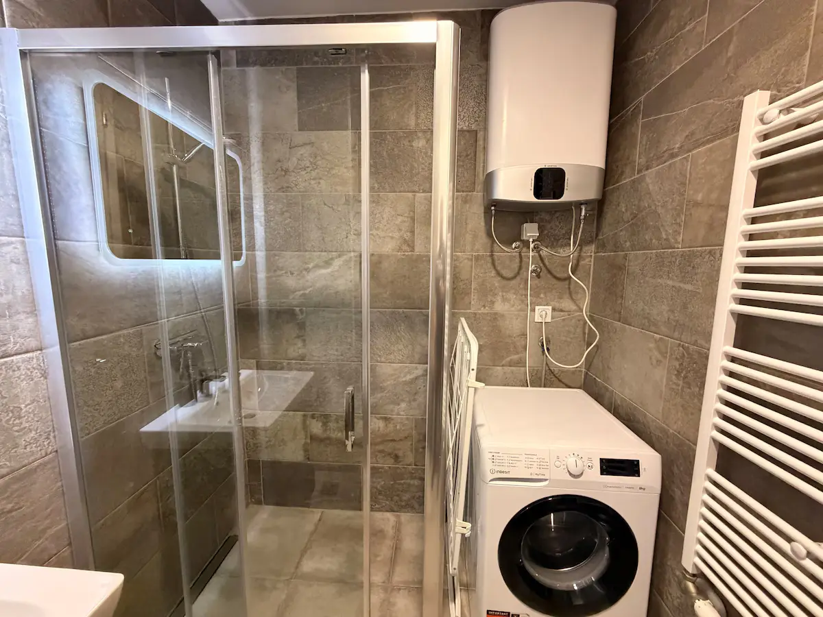 Spacious Apartment with Stunning Views & Many Beds