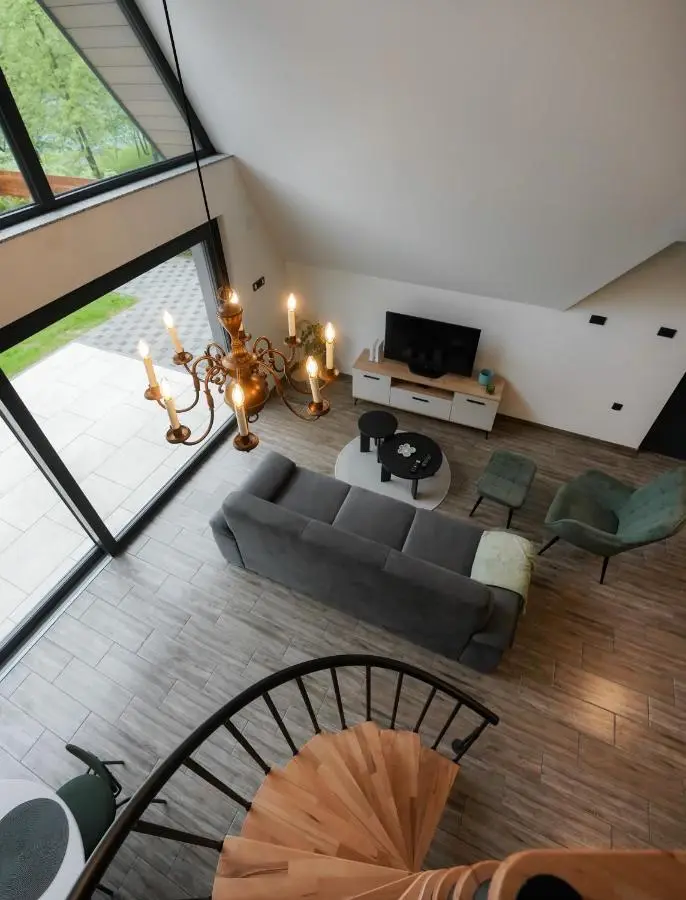 Unea House