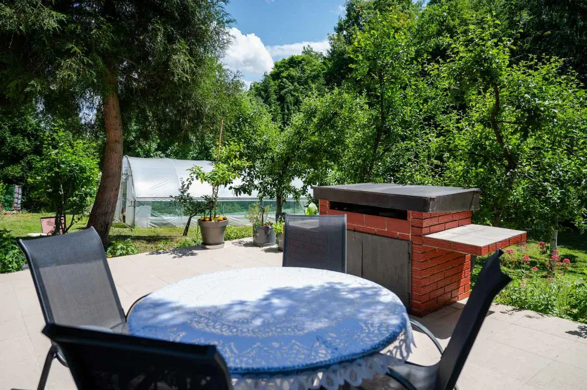6BDR Holiday Nest - Green Aris
