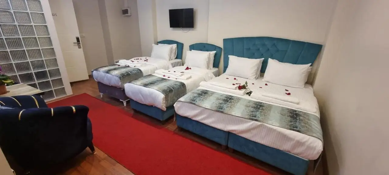 By Historial Hotel Due