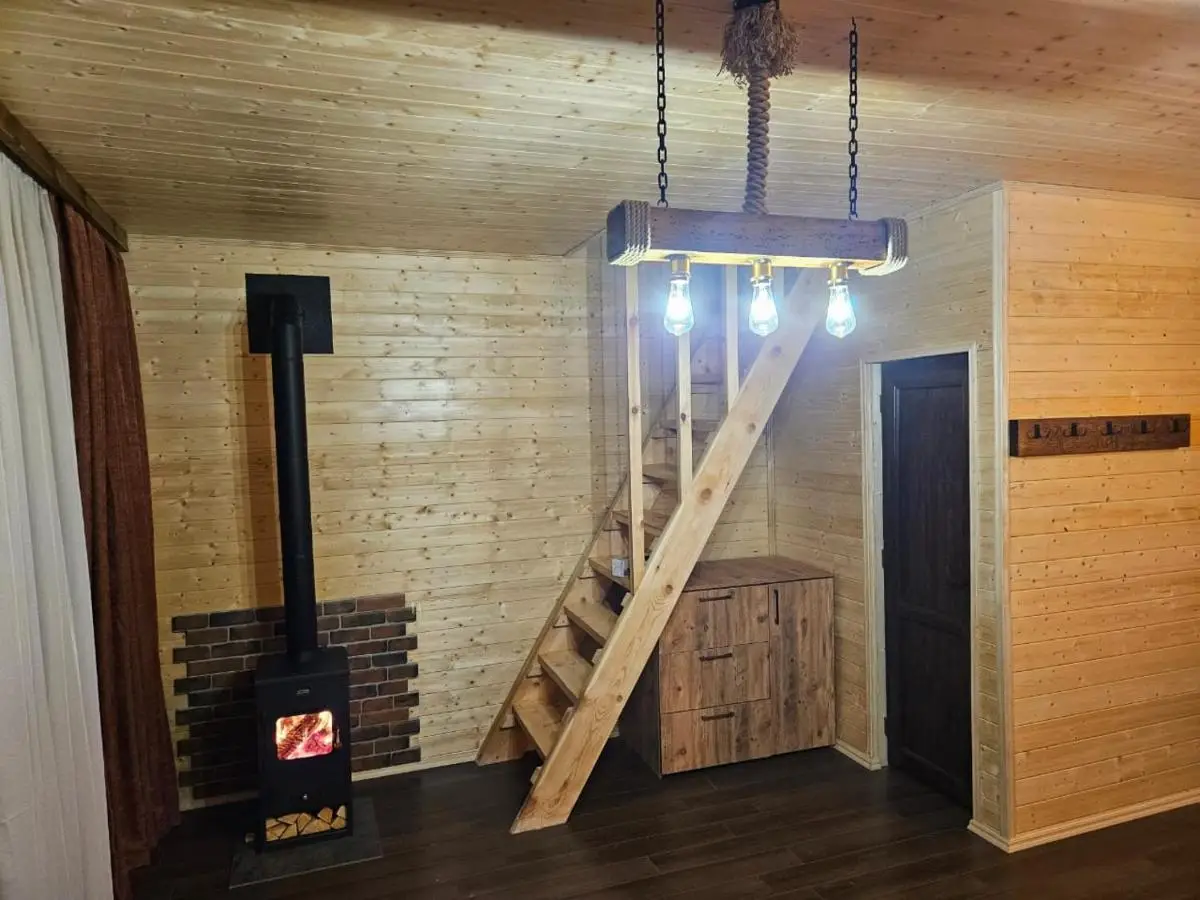 Tatu's wooden hut