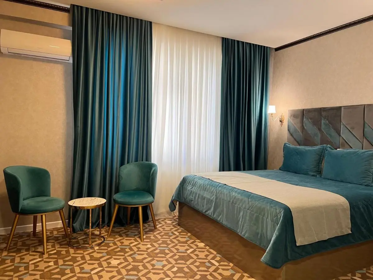 Alison Boulevard Hotel