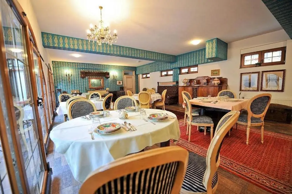MICHELE Hotel