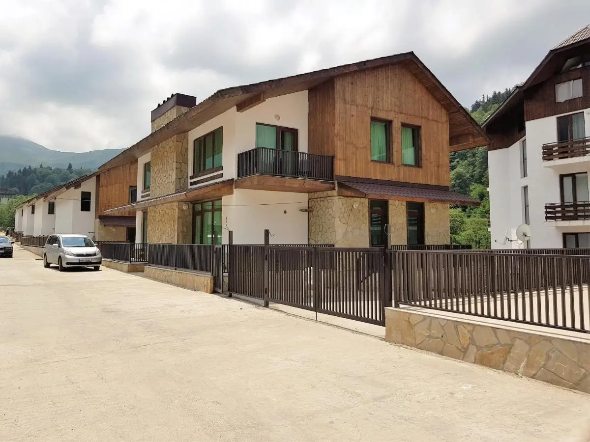 Crystal Town House