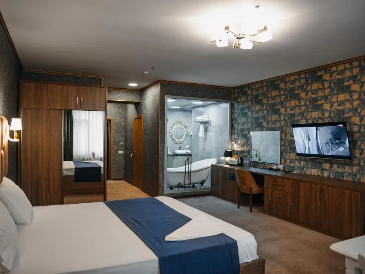 Alison Boulevard Hotel