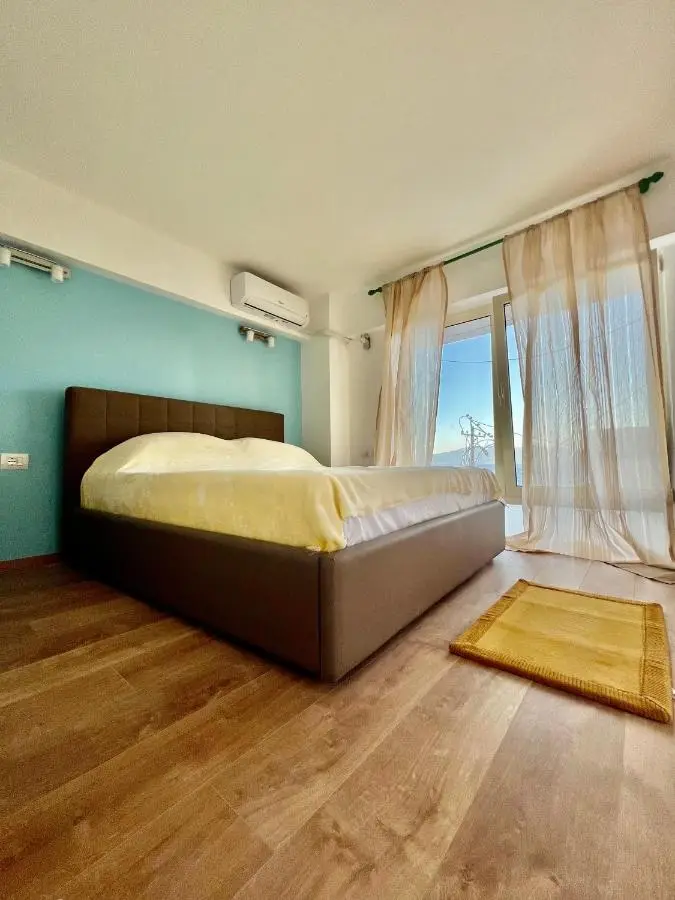 Shkreli Private Entrance Duplex Apartment , Partial Sea View, 3 min from the beach