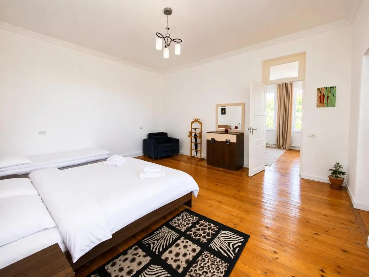 Lia's Guest House
