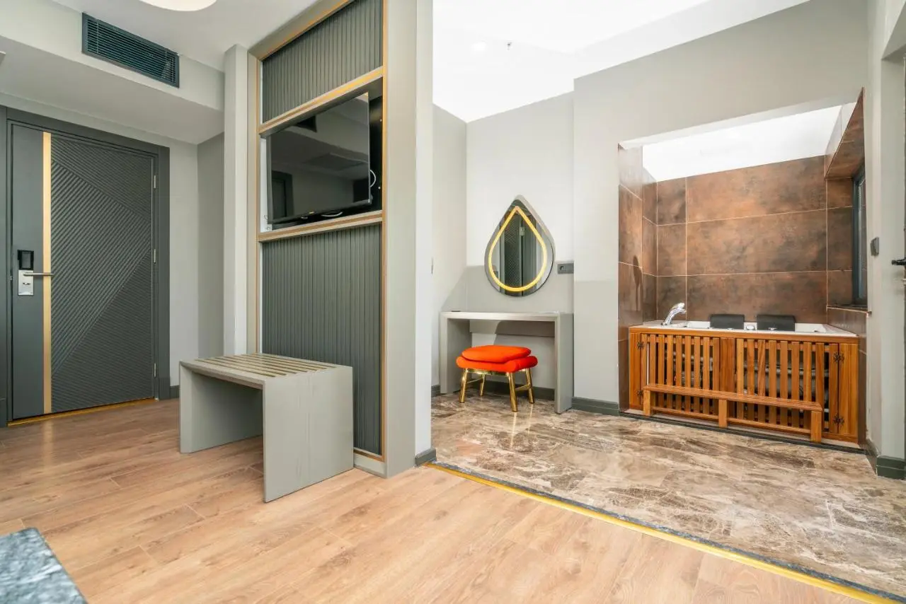 216 Ruby Suite