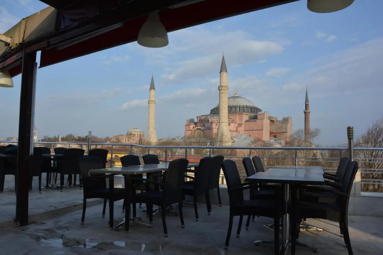 Ares Hotel