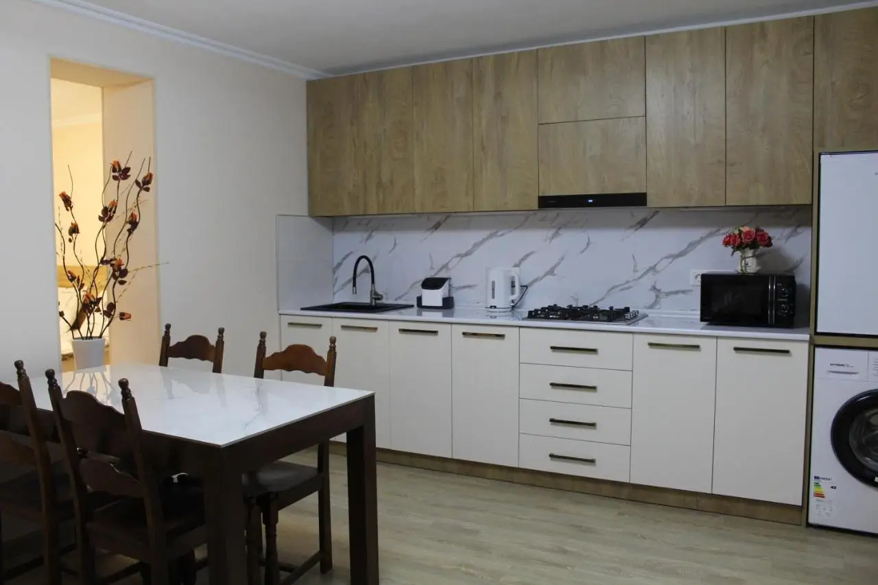 APARTMENT #27