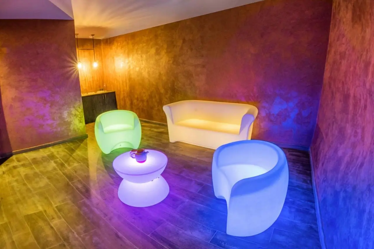 Meta Business Hotel By King David