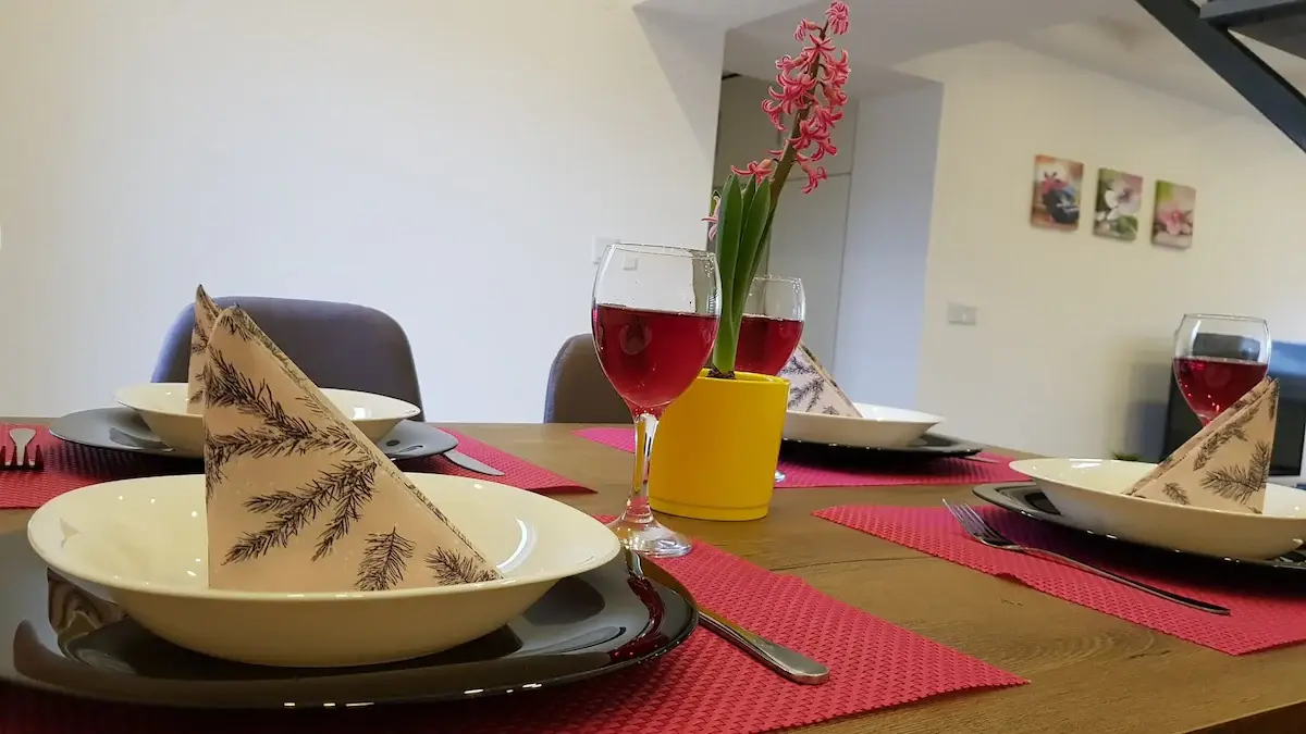 Charming rooftop apartment, EXCELLENT LOCATION