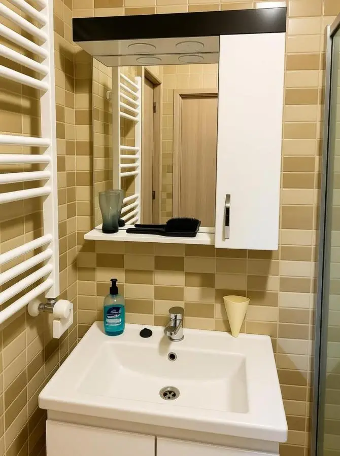 Spacious 2BR Apartment - Balcony & Prime Location