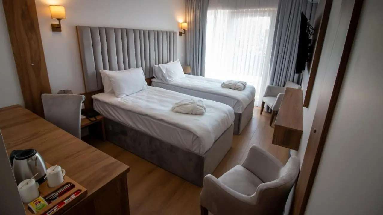 Lake Life Hotel
