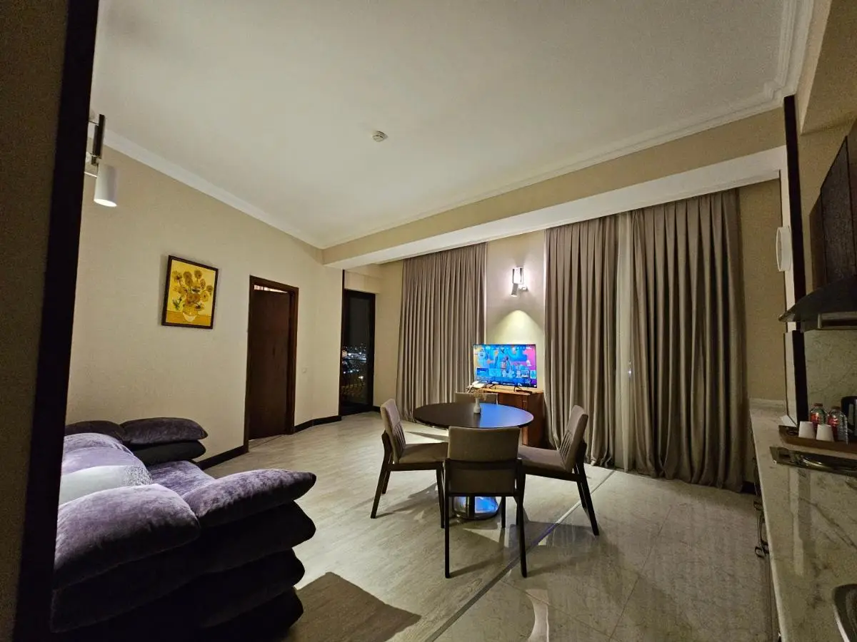 Crown Suites Hotel