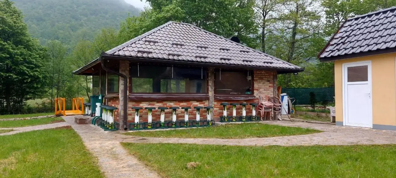 Vikendica, Bazen, Šedrvan, Rafting na Uni, Quad