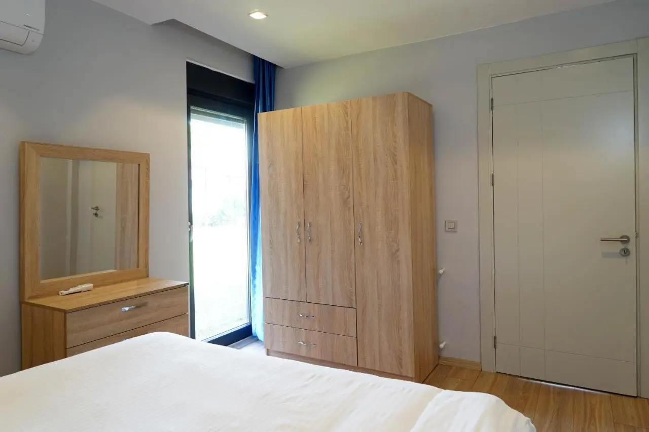 MENE SUITES