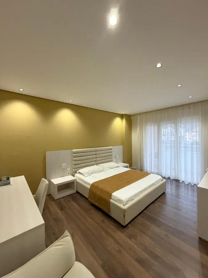 Maxi Room