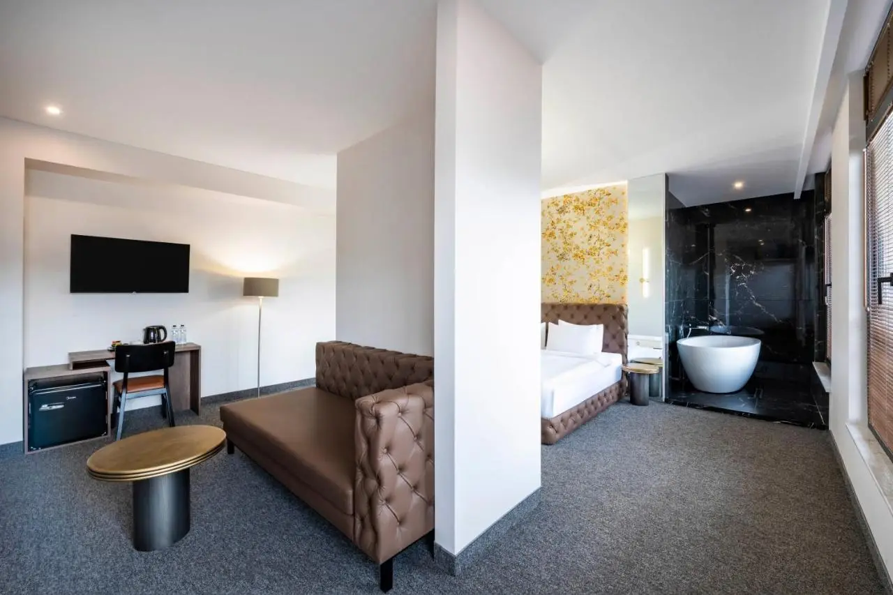 Highgarden Hotel