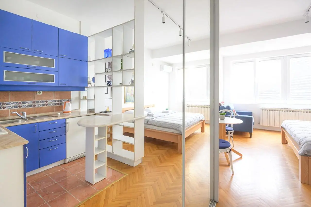 STUDIO APARTMENT SiLVER