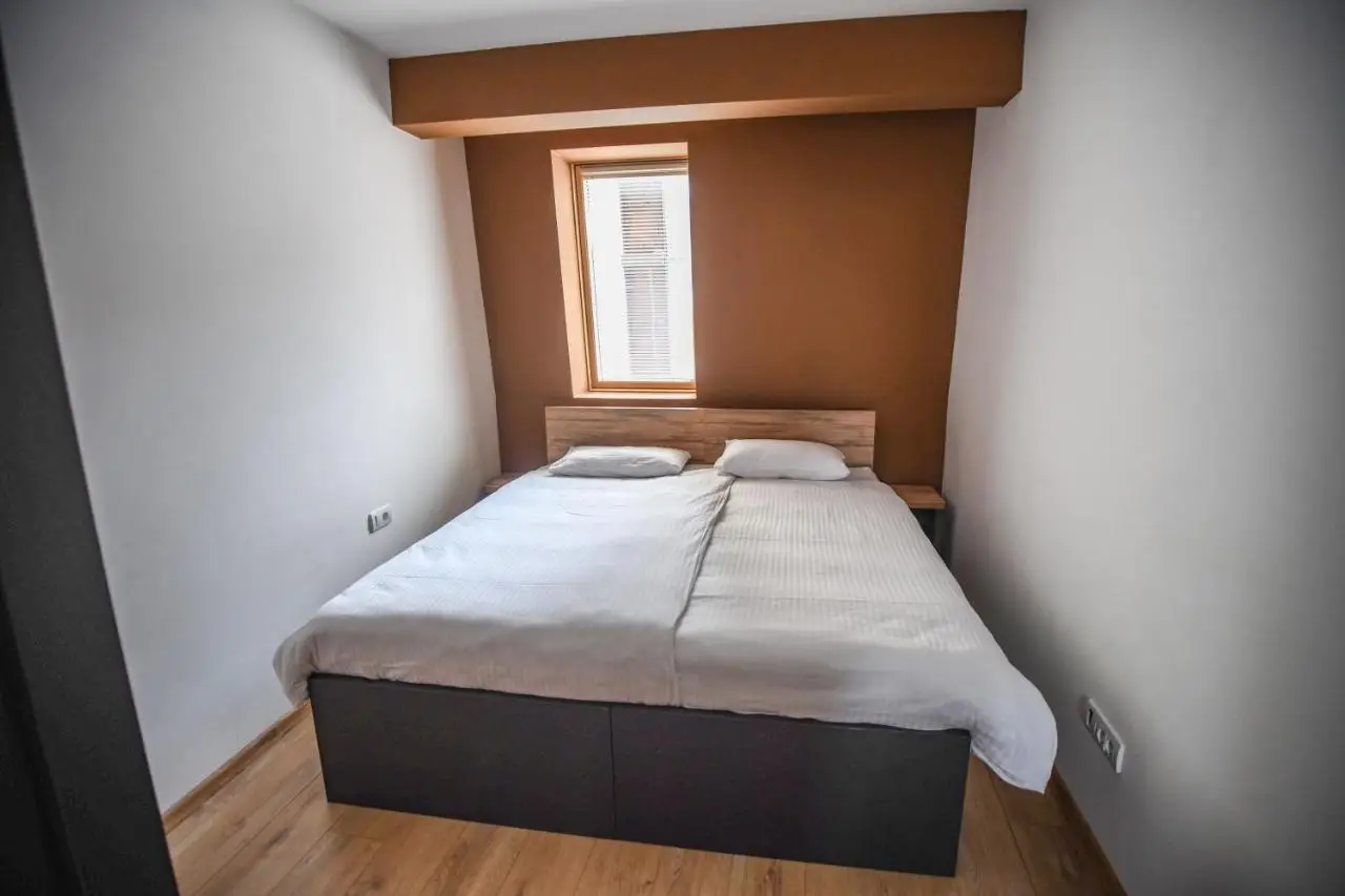 Apartments and rooms Max-Well