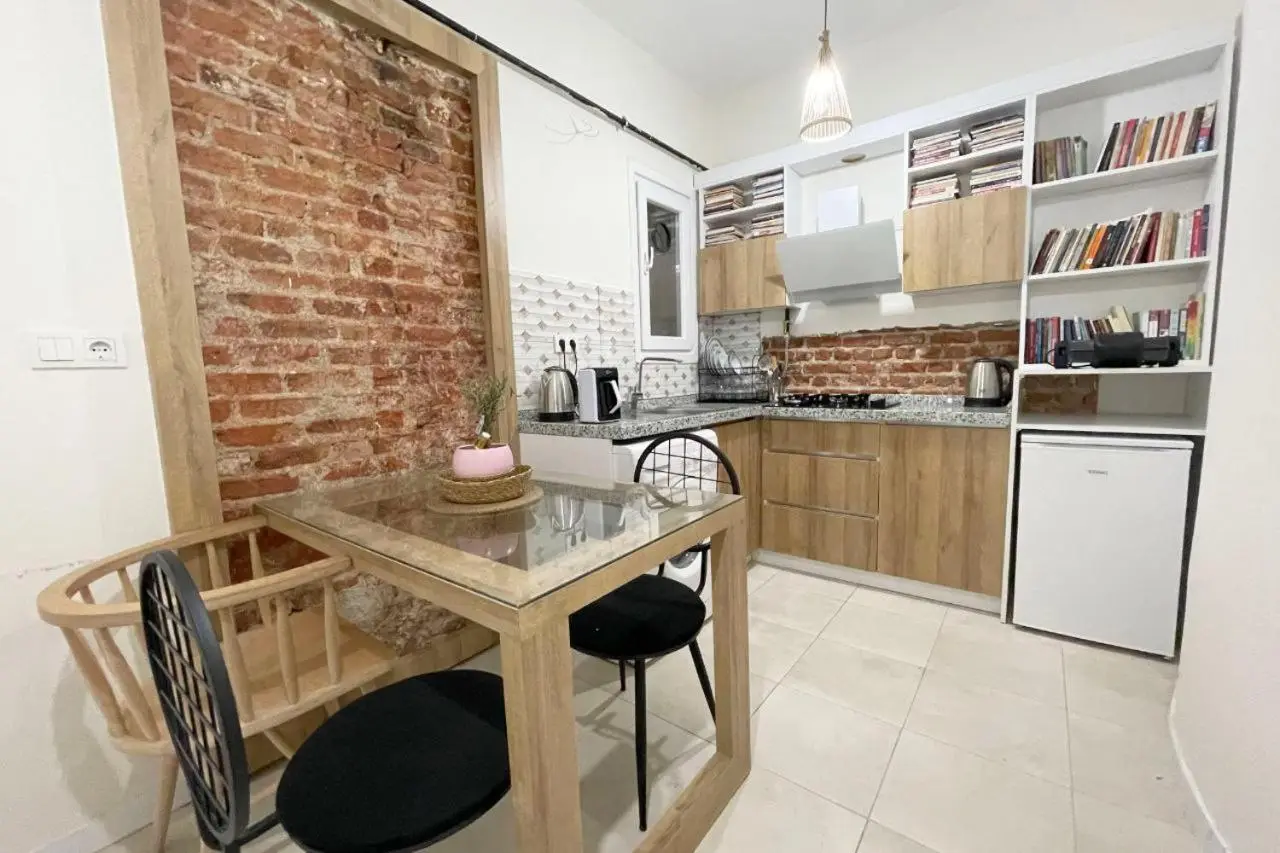 balcony 2BR apt with 2toilet and 2bath near to nişantaşi #3