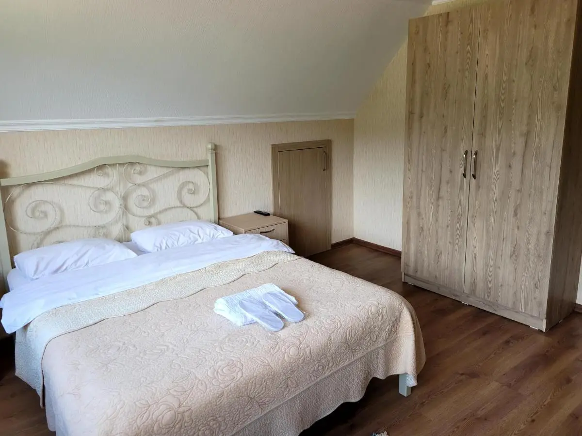 Hotel forest echo