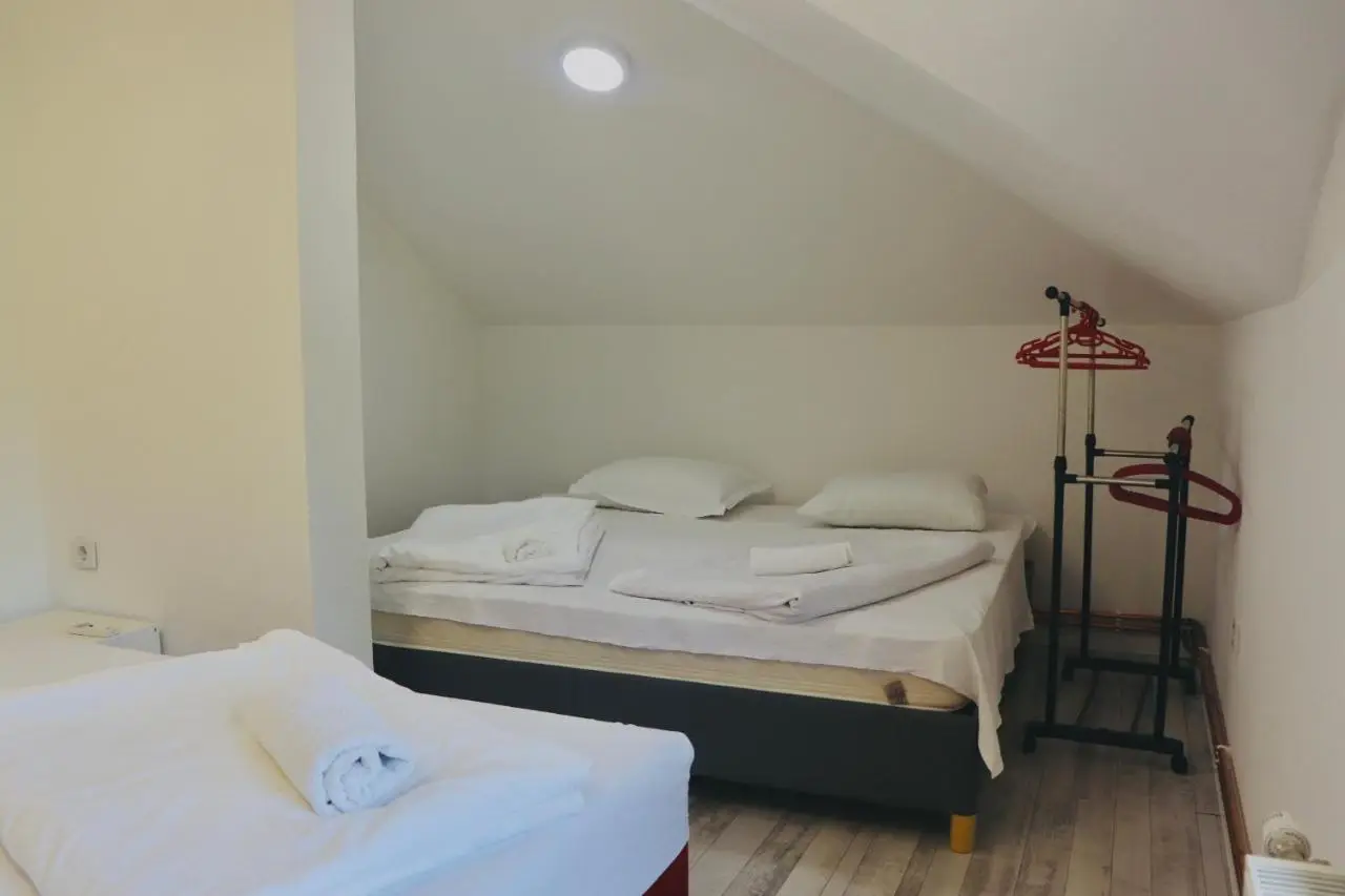Villa Saraj with Swimming Pool & Jacuzzi near Sarajevo