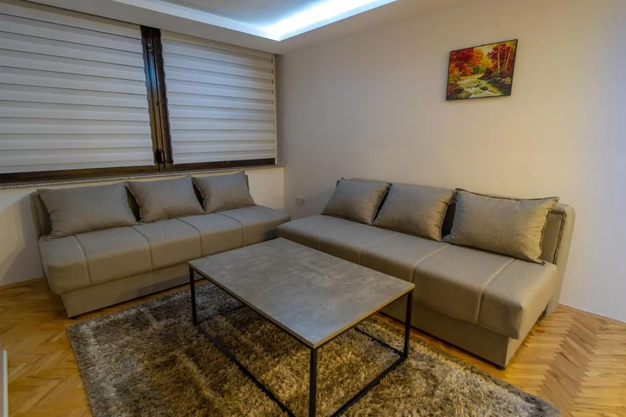 Green Riverside Apartment